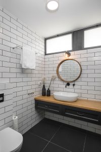 אריחים קטנים | עיצוב חדרי רחצה | עמית ישראל מעצב פנים במרכז | עיצוב פנים