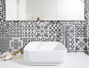 אריחים מאוירים | עיצוב חדרי רחצה | עמית ישראל, מעצב פנים במרכז